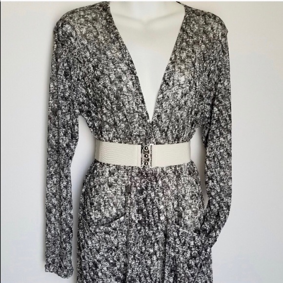 LuLaRoe Sweaters - 🆕🖤NOIR BLANC SLINKY LONGLINESWEATER W POCKETS🖤